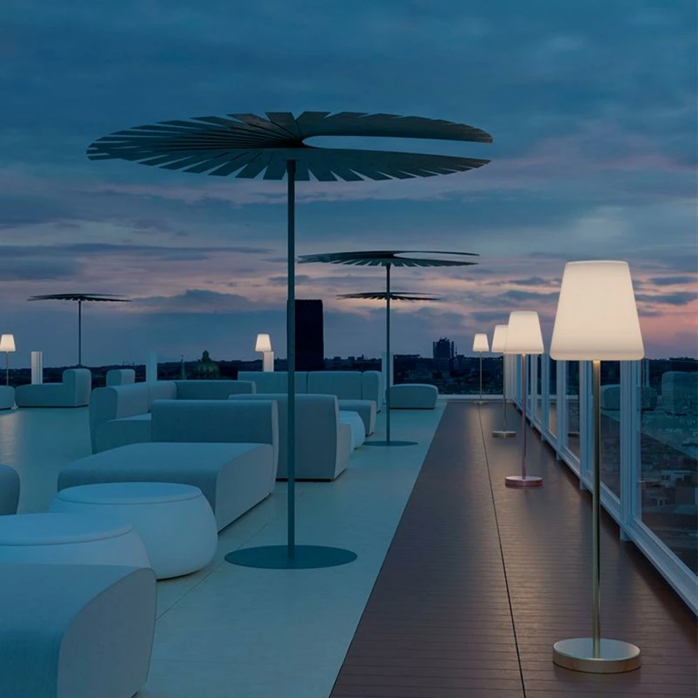 Lampadaire Lola Slim Pied En Métal Gris Spacial Solaire+batterie Rechargeable Led Rgb Avec Télécommande 120cm 3 Lampadaire Lola Slim Pied En Métal Gris Spacial Solaire+batterie Rechargeable Led Rgb Avec Télécommande 120cm – Image 3